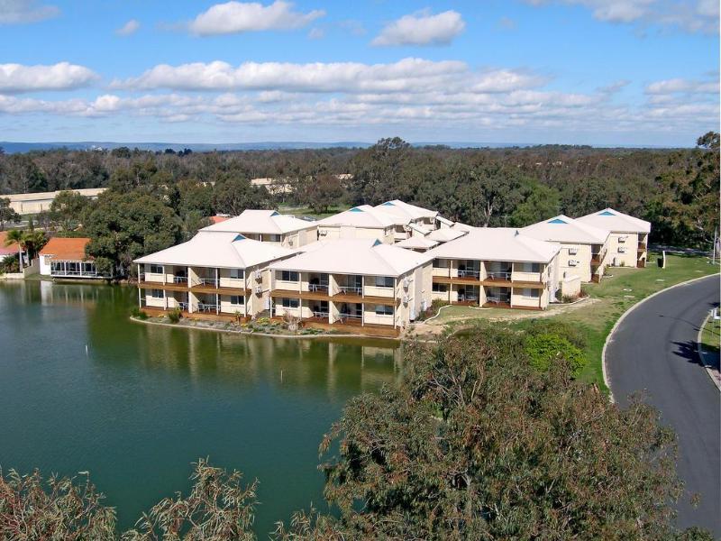 Lakeside Apartments And River Resort Villas South Yunderup Exterior photo