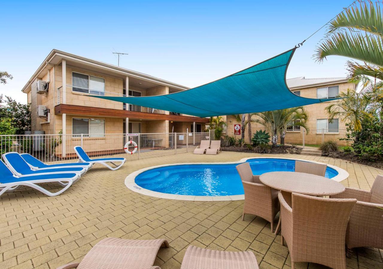 Lakeside Apartments And River Resort Villas South Yunderup Exterior photo