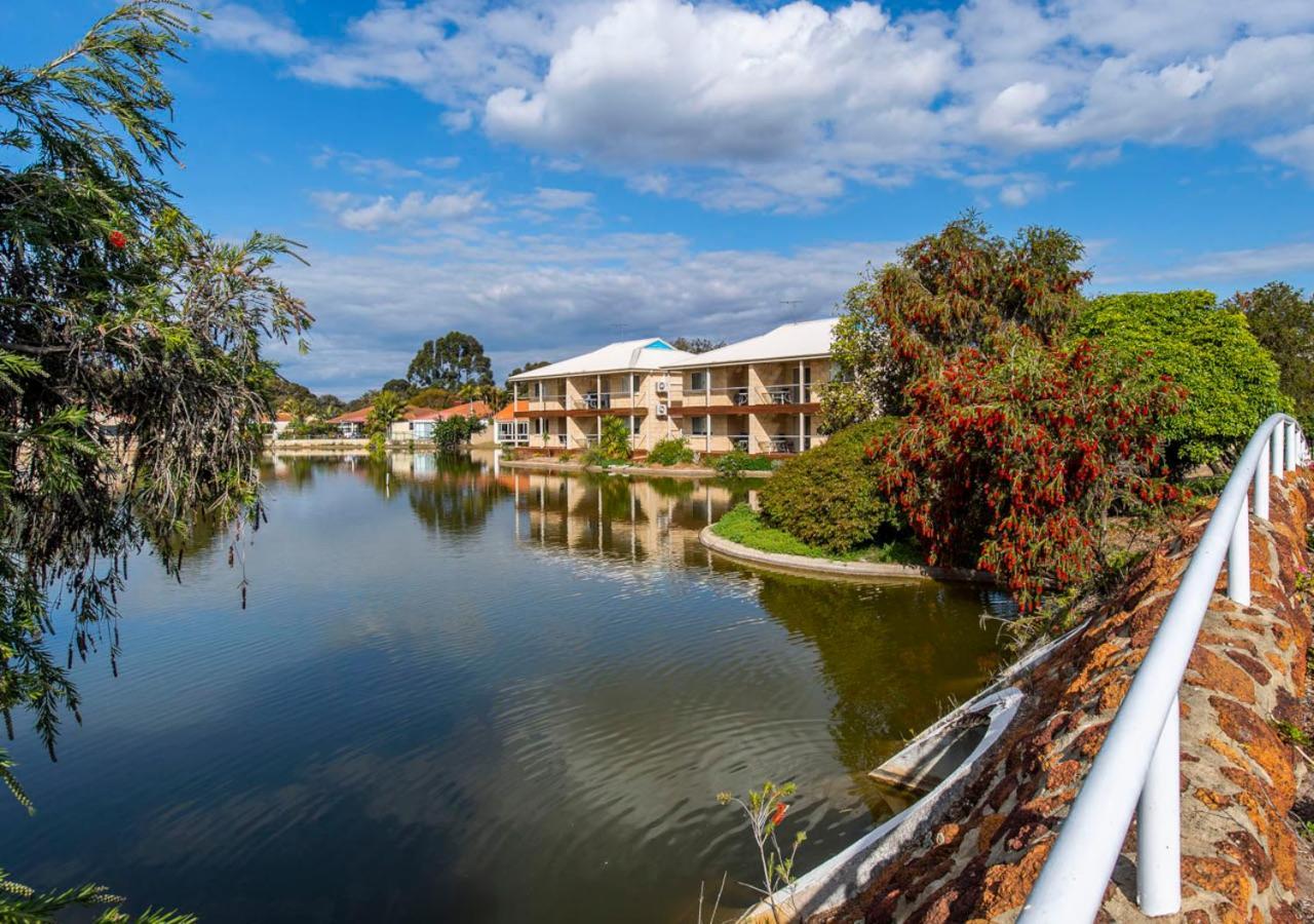 Lakeside Apartments And River Resort Villas South Yunderup Exterior photo